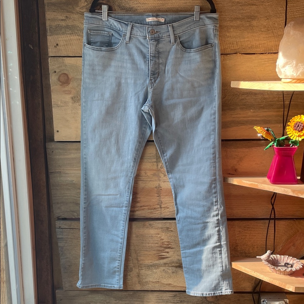 Levi's Classic 314 Shaping Straight Jeans